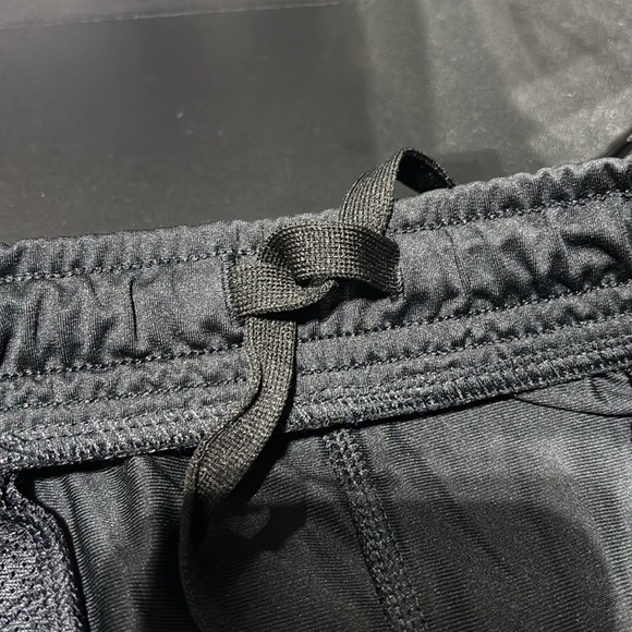 Under Armour Loose Fit,pockets,embroidered Seahawk logo,elastic drawstring waist - Picture 3 of 10